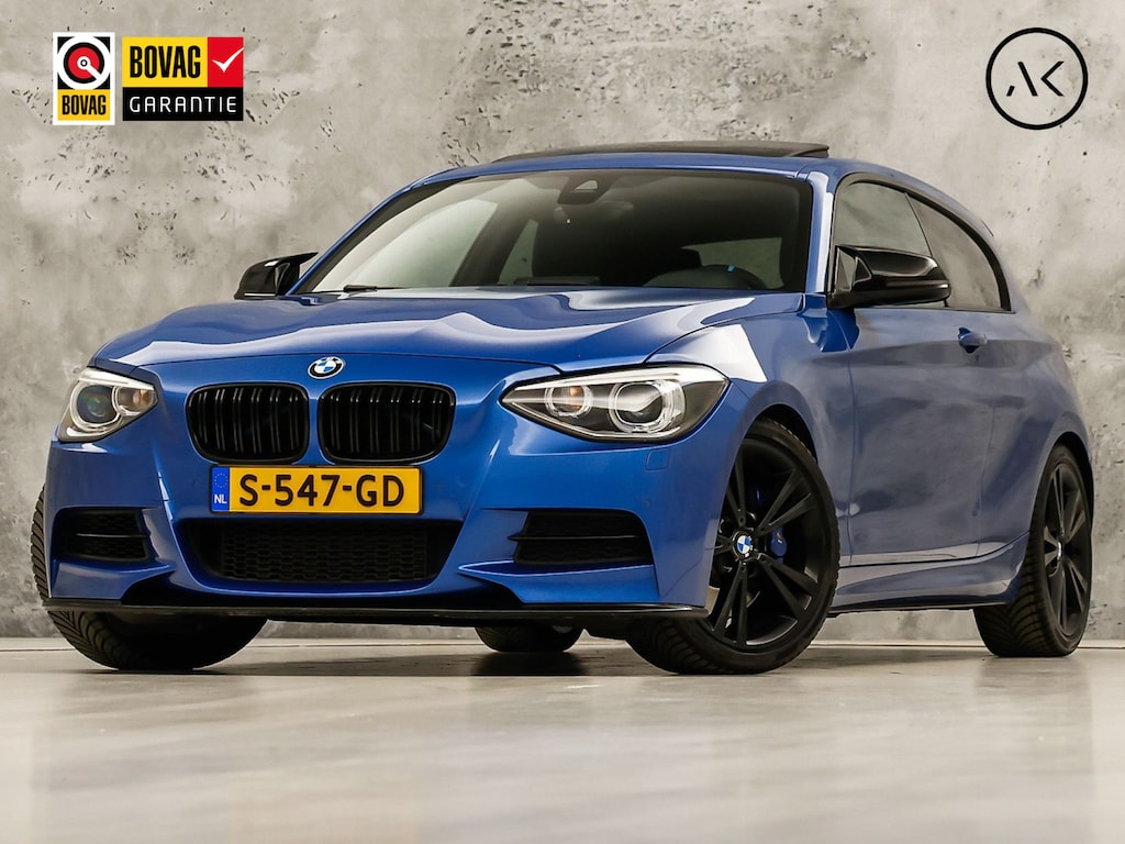 BMW 1-Serie M135 M135i xDrive High Executive Automaat 320Pk (GROOT NAVI, SCHUIFDAK, ALCANTARA STUUR, AKRAPOVIC UITLAATSYSTEEM, LEDER, NIEUWE APK)