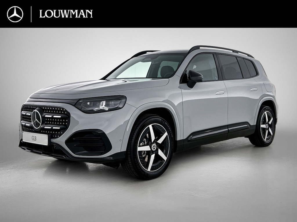 Mercedes-Benz GLB 200 Business Solution AMG 7p. 58 kWh | Premium plus pakket | Nightpakket | Parkeerpakket | Trekhaak | Vast panoramadak | GUARD 360° | Massage functie | Burmester Surround Sound systeem | 19” vijfspaaks lichtmetalen AMG-velgen |