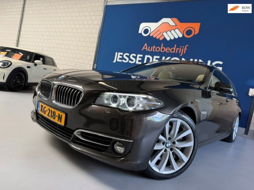 BMW 5-Serie Touring 535xd High Executive automaat / panoramadak/ leder/head-up/ boekjes/2 sleutels/ APK 09/2027 / NAP 239924 km.