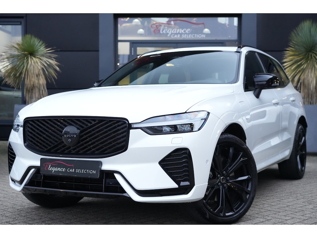 Volvo XC60 2.0 T8 Plug-in hybrid AWD Plus Black Edition | Panoramadak | HUD | 360 Camera | Volvo XC60 2.0 T8 Plug-in Hybrid AWD Black Edition met 2.0 viercilinder plug-in hybride aandrijflijn en 455 PK, voorzien van panoramadak head up display