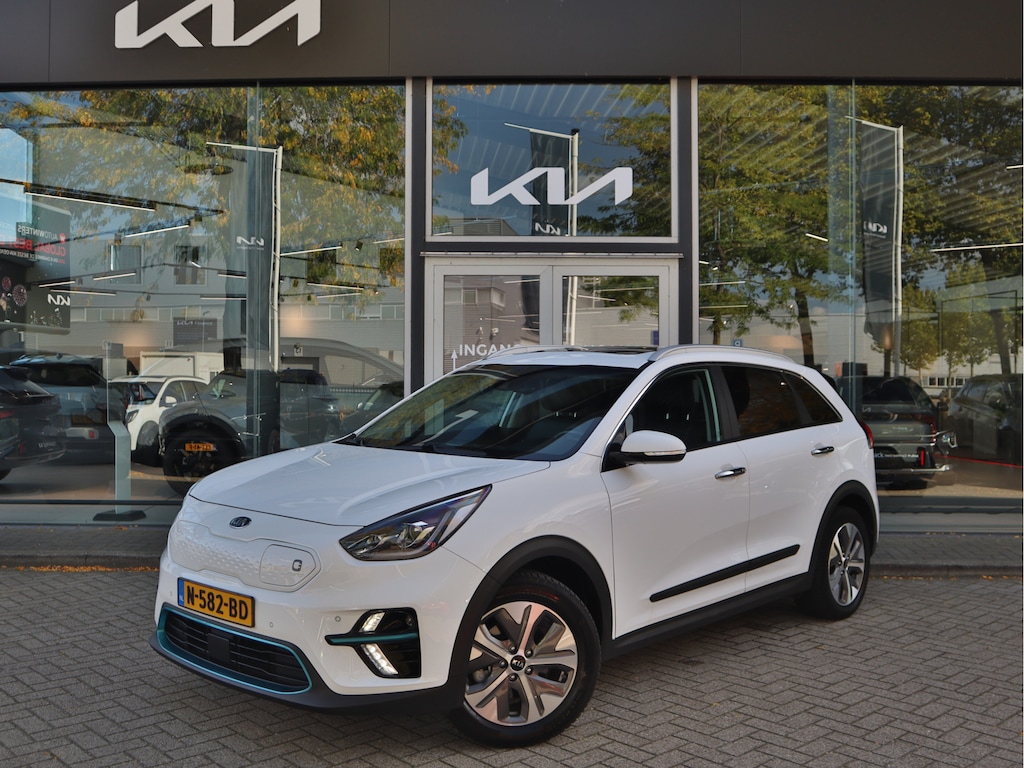 Kia Niro EV e-Niro ExecutiveLine 64 kWh | Leder | Stoelventilatie | JBL | Schuifdak | All-Seasons | tot 10 jaar Garantie! |