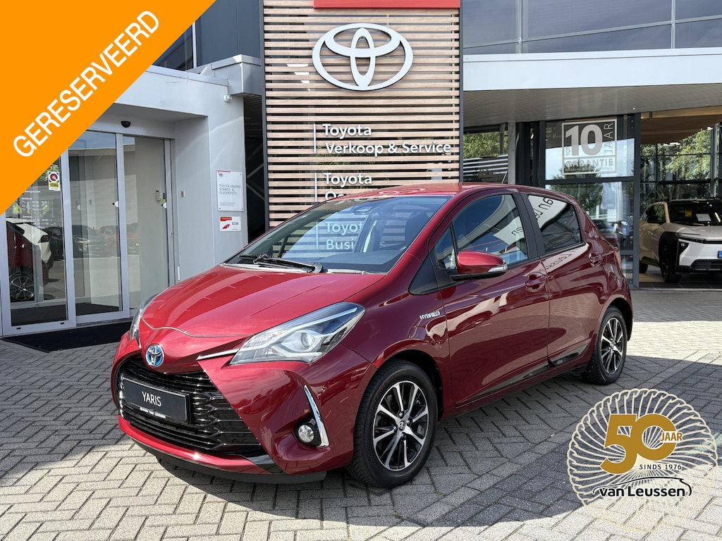 Toyota Yaris 1.5 Hybrid DESIGN STOELVERW CRUISE CLIMA CAMERA BLUETOOTH LM-VELGEN 4S-BANDEN PRIVACY GLASS LED
