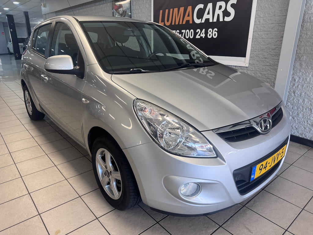 Hyundai i20 1.4i DynamicVersion | NW APK | Automaat |59K NAP
