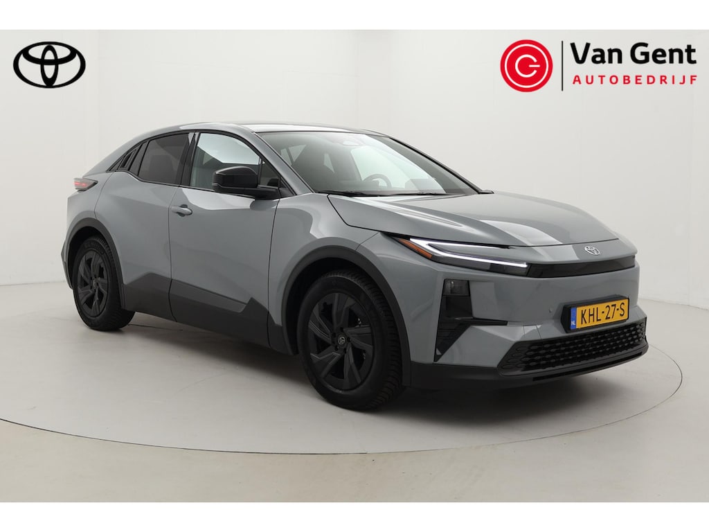 Toyota C-HR / C-HR+ First Edition 77 kWh | Warmtepomp | Dodehoek detectie | Matrix LED | Stoel-/stuurverwarming | Parkeersensoren voor/achter | Camera | Apple Carplay / Android Auto | Keyless | Adaptive Cruise | Clima | 18 inch