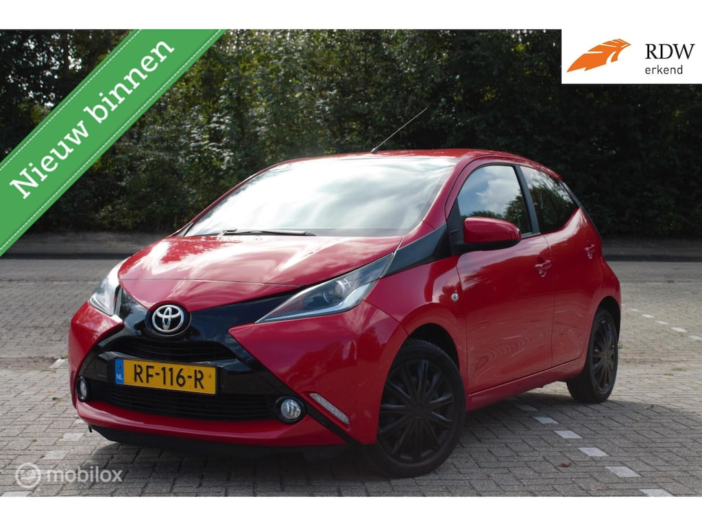 Toyota Aygo 1.0 VVT-i x-play Camera & Cruise control