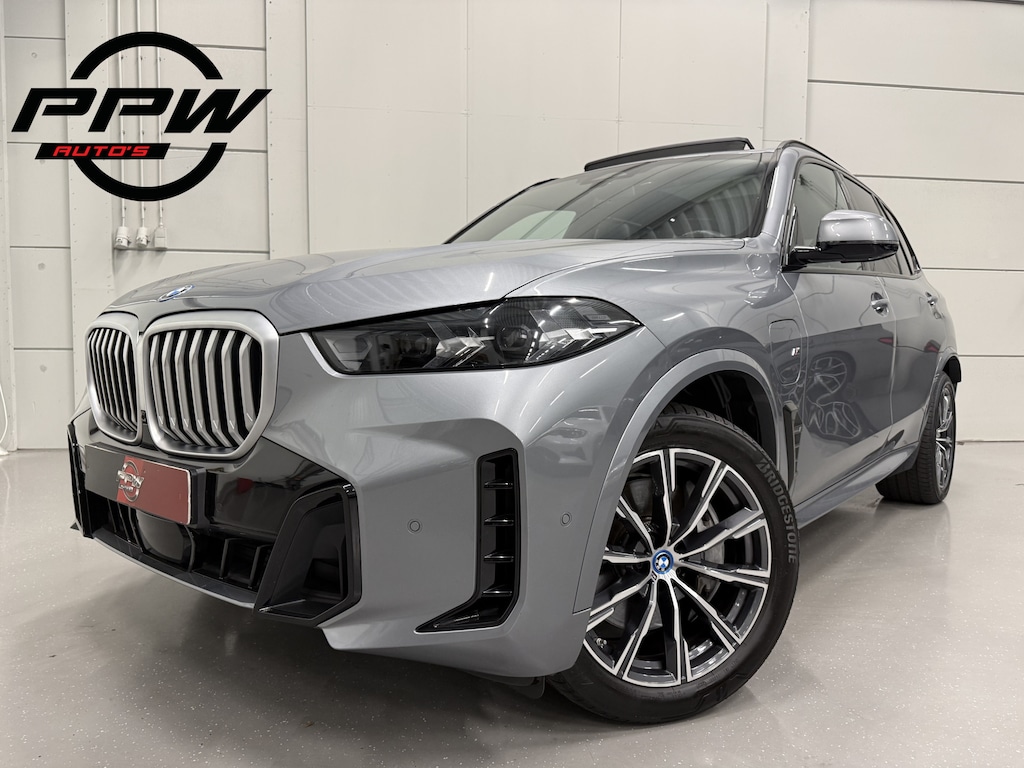 BMW X5 xDrive50e M-Sport SKYSCRAPER/PANO-SKY LOUNGE/TREKHAAK/MERINO LEER COMFORT/LUCHTVERING/H&K/20"M-SPORT/KEYLESS/CAMERA/SHADOW-LINE/NET OH BEURT GEHAD BIJ BMW DEALER/ABSOLUTE NIEUWSTAAT/BTW-AUTO