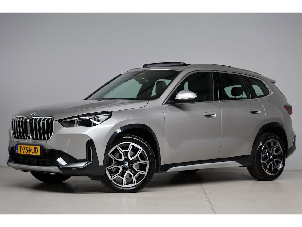 BMW X1 XDrive23i X-line | panoramadak | head-up | harmankardon | keyless entry | achteruitrijcamera | leder sport | 1e eigenaar