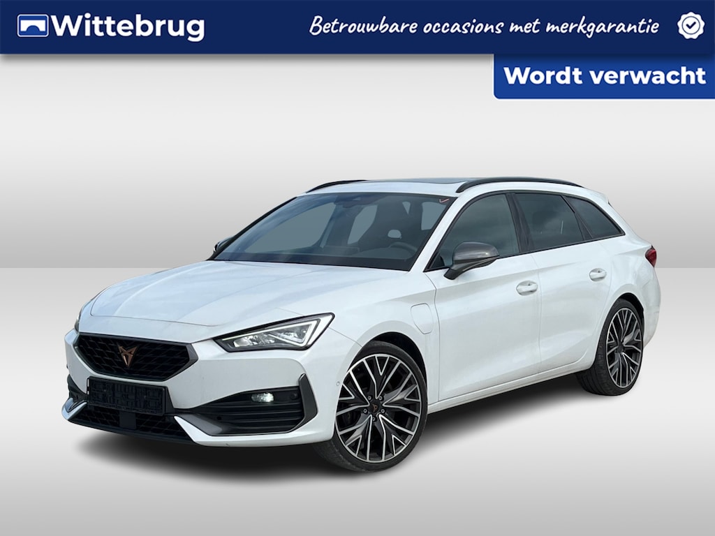 CUPRA Leon Sportstourer 1.4 e-Hybrid DSG VZ Performance / Panorama dak / Stoel verwarming / Achteruitrij camera / 19''
