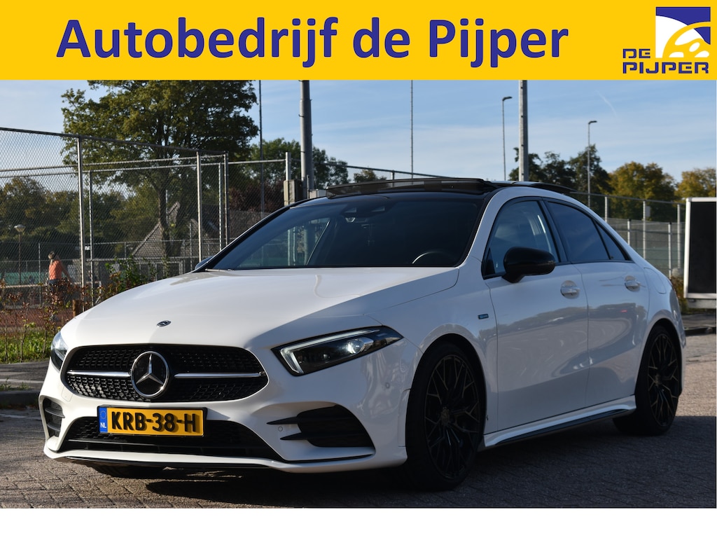 Mercedes-Benz A-klasse 250 e Business Solution AMG Limited 218 pk | Zéér vol | 360 gr.camera | Massagestoelen | Pano | Elekt.stoelen memory | Burmester | Sfeerverlichting | Full LED