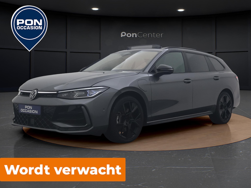 Volkswagen Passat Variant 1.5 eHybrid R-Line | Pano dak | Head-up Display | 360 Camera | Harman Kardon | Black Style | Side Assist | ACC | Elek. Achterklep | Stuur-/Stoelverwarming | 19'' |