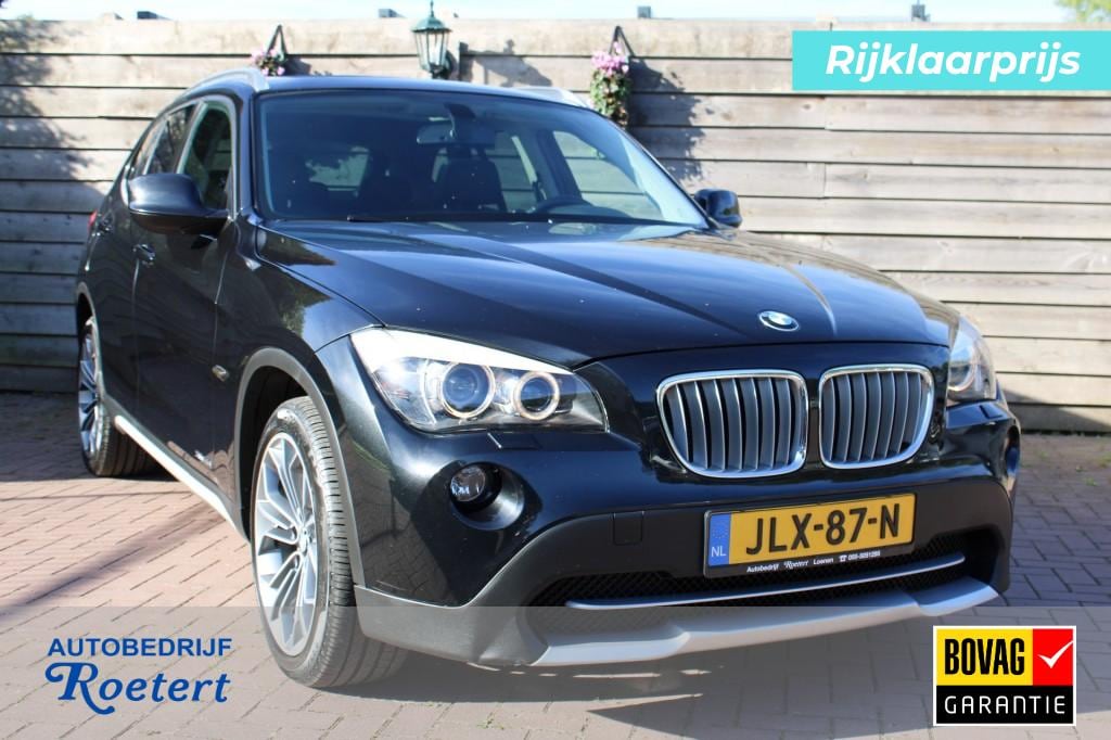 BMW X1 xDrive28i 258pk 4WD Automaat Executive ECC/leer/navi/panodak/trekhaak