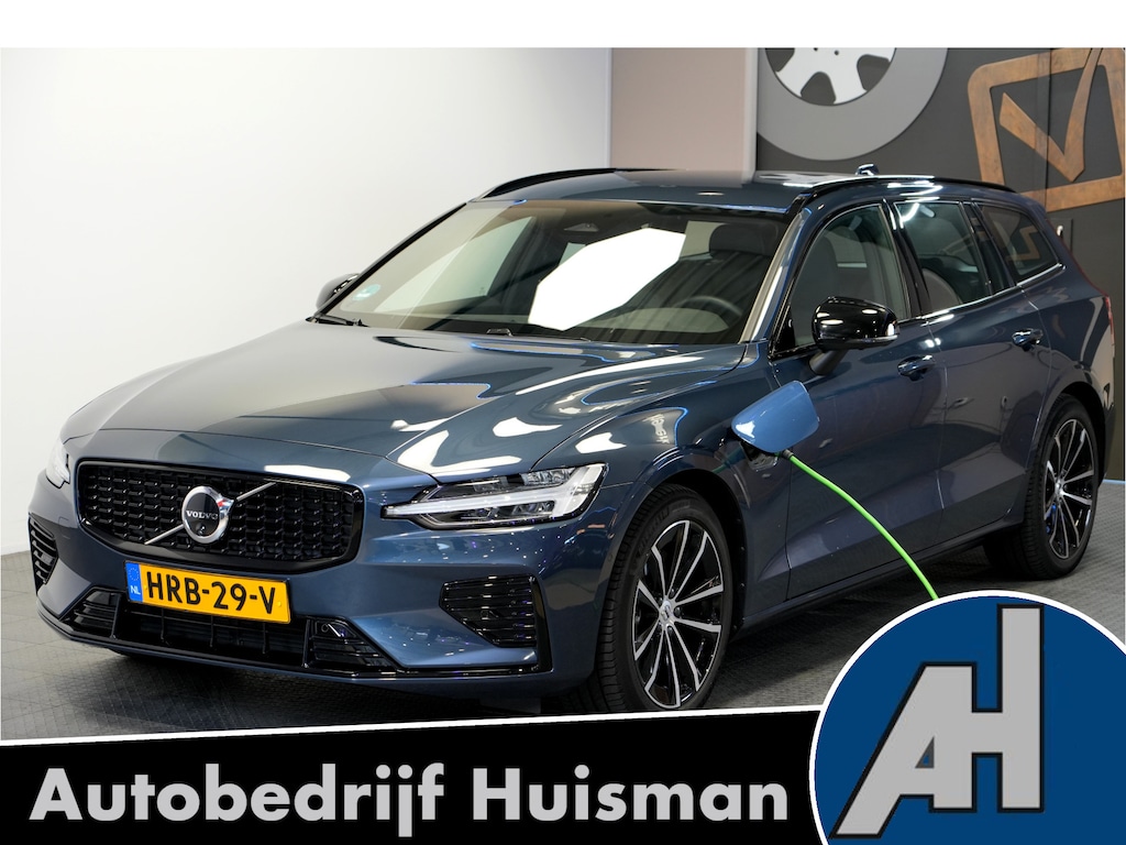 Volvo V60 2.0 T6 AWD 293kW/399pk Aut8 Plug-in hybrid Plus Dark HARMAN/KARDON + EL.TREKHAAK + 360 CAMERA + ADAPT.CRUISE + STOEL-&STUURVERWARMING + BLIS + LANE ASSIST + SPORTSTOELEN + PD-GLASS + EL.STOELEN MET MEMORY + BLACKLINE + PARKSENSOREN V&A + 18" LM-VELGEN!