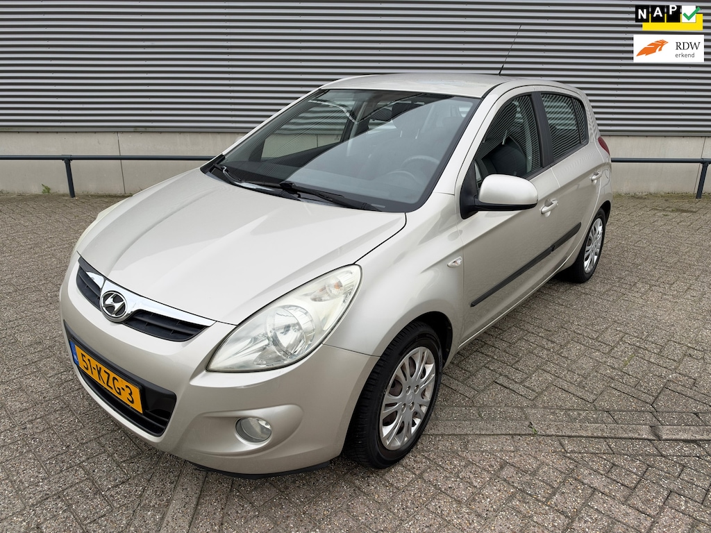 Hyundai i20 **Hyundai i20 1.2i DynamicVersion | NAP | Lage Kilometerstand | Slechts 3 Eigenaren | Zuinig & Betrouwbaar**