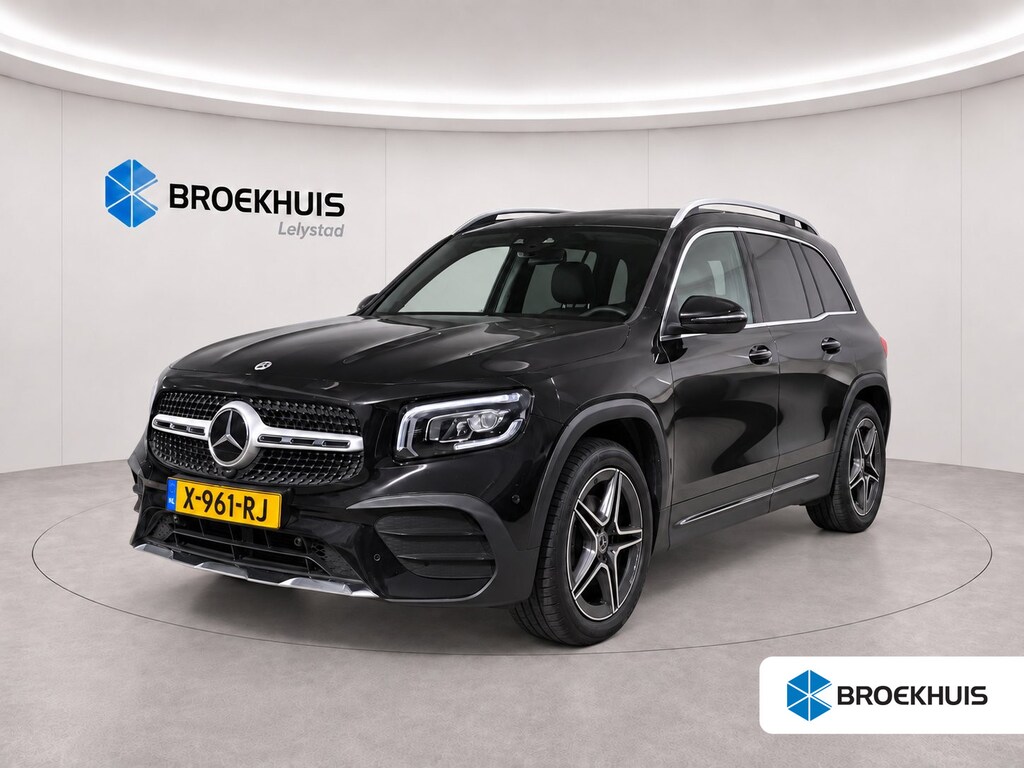Mercedes-Benz GLB 200 163PK AMG-LINE AUTOMAAT / NAVI / LEDER / CLIMA / FULL-LED / PDC / 19" LMV / PANO. DAK / CAMERA / KEYLESS / ALCANTARA / WINTERPAKKET !!