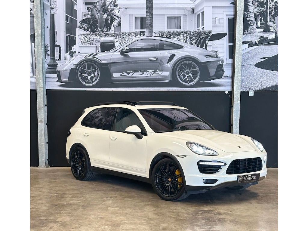 Porsche Cayenne 4.8 Turbo|keramisch|Full Option|St Verw-Venti|Carbon|Akrapovic|Luchtvering|Alcantara|Pano|Trekhaak|Apple Car Play|
