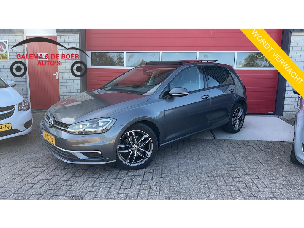 Volkswagen Golf 1.5 TSI Highline Business AUTOMAAT / PANORAMADAK / KEYLESS / TREKHAAK /  FULL LED / CAMERA / STOELVERW / SFEER / CLIMA
