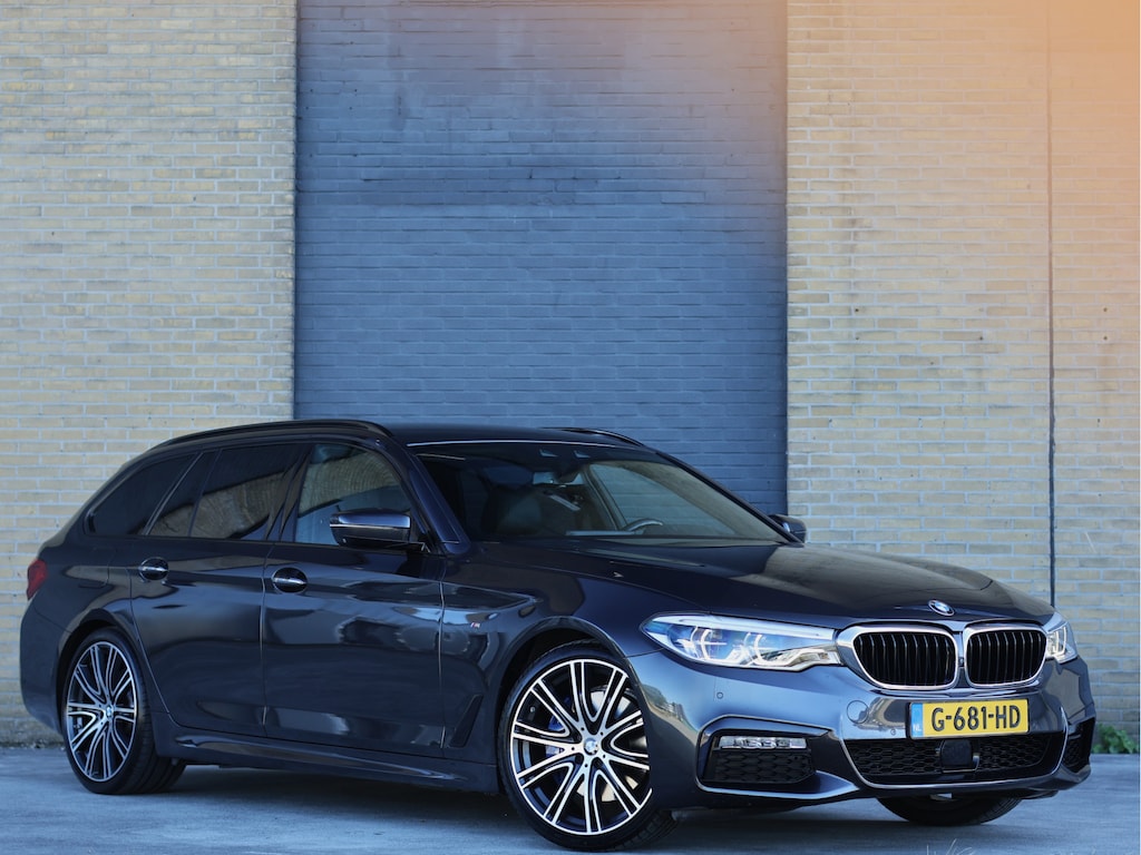 BMW 5-Serie Touring 530d M Sport | HUD | Harman/Kardon | ACC | Cam | Haak |