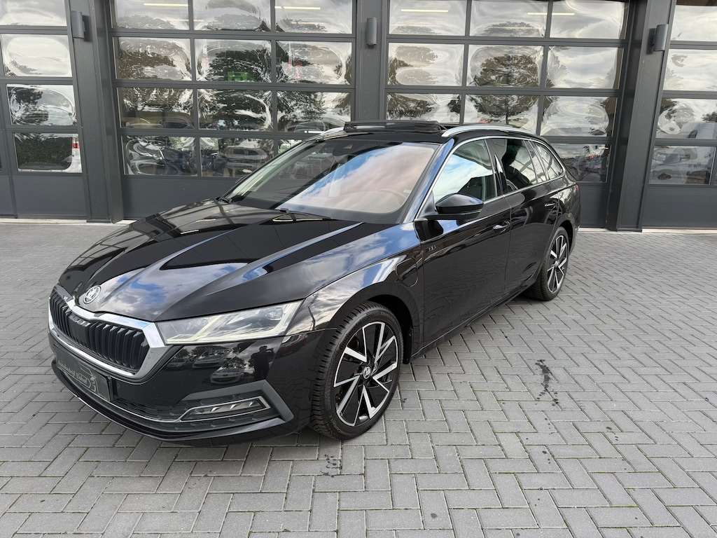 Skoda Octavia Combi 1.4 TSI iV PHEV 204PK Launch Edition Style | Matrix LED | Pano | Canton