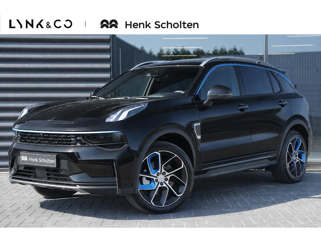 Lynk & Co 01 1.5 | Wordt Verwacht | Donkere Hemelbekleding | Panoramadak | 360° Camera | Elektrische bestuurdersstoel met geheugen | Stoelverwarming | Stuurverwarming | Actieve bochtverlichting | Adaptieve Cruise Control | Stuurassistent | Lane Assist | Navigatie | Elektrische Achterklep | Keyless Entry | Dodehoekassistent