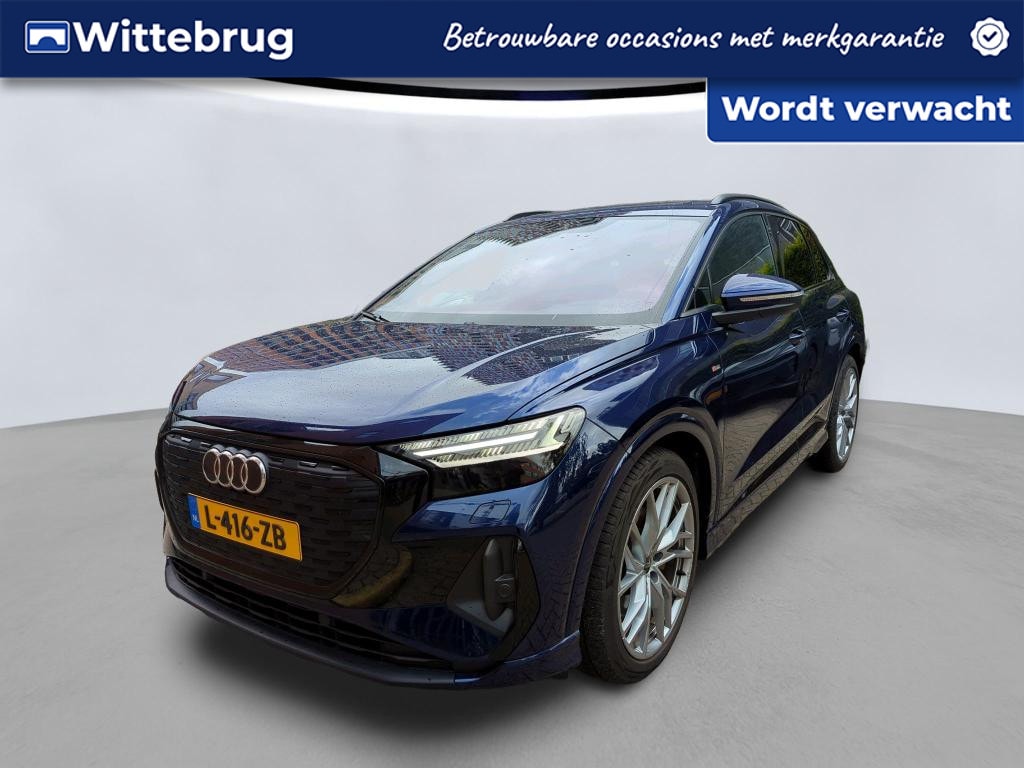 Audi Q4 e-tron 40 Launch edition S Competition 77 kWh 204pk / Panorama schuifdak / Navigatie / LM 21 inch / Warmtepomp / Matrix LED