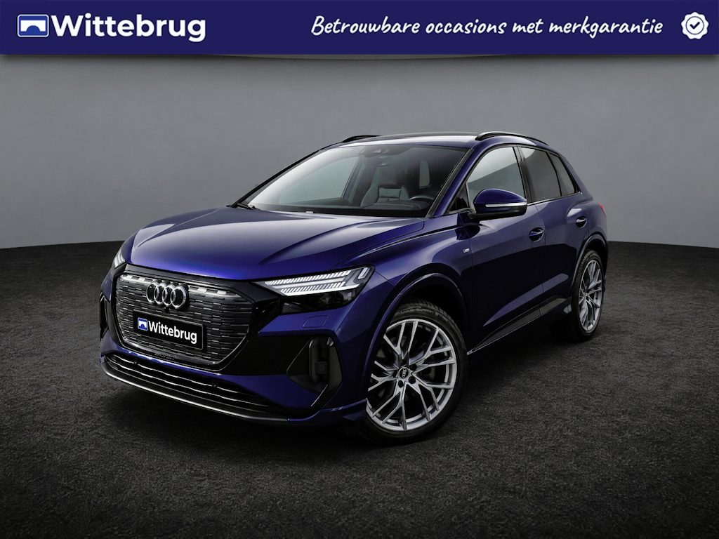 Audi Q4 e-tron 40 Launch edition S Competition 77 kWh 204pk / Panorama schuifdak / Navigatie / LM 21 inch / Warmtepomp / Matrix LED
