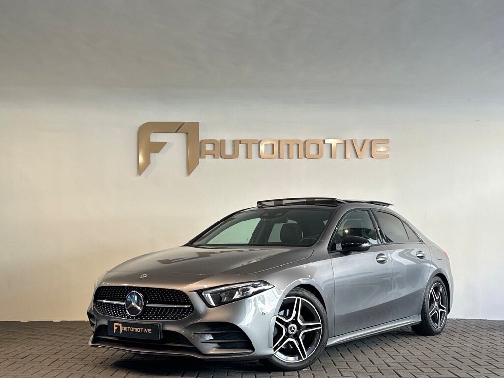 Mercedes-Benz A-klasse 180 AMG Pano|Stoelverwarming|Camera|Lane Assist