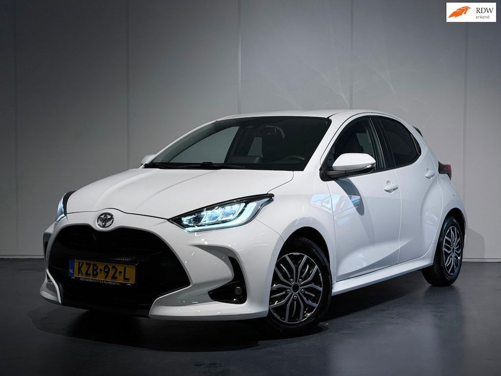Toyota Yaris 1.5 VVT-i Active /Clima/Cruise/Keyless/CarPlay/LED/HeadUp/Camera/Bots/LaneAss