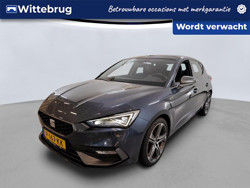 SEAT Leon 1.5 eTSI 150pk FR DSG Automaat Panorama schuifdak / Navigatie / LM 18 inch / Parkeersensoren / Digital cockpit