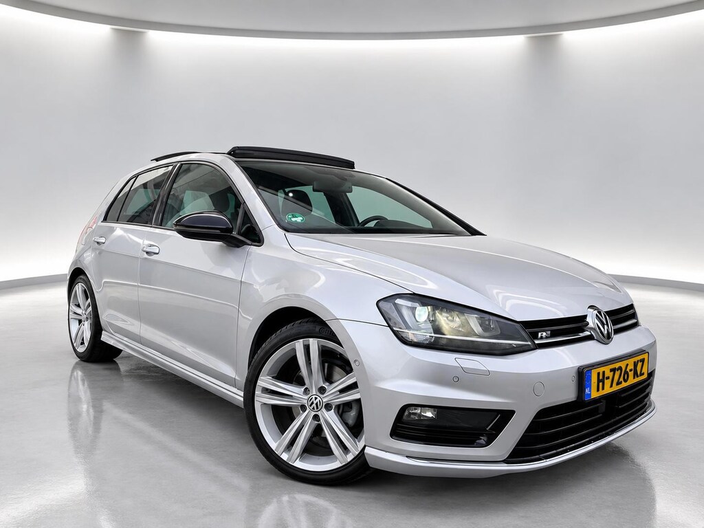 Volkswagen Golf 1.4 TSI Highline Business R [Achteruitrijcamera | Pano | StoelVW | ACC | Volledig OH]