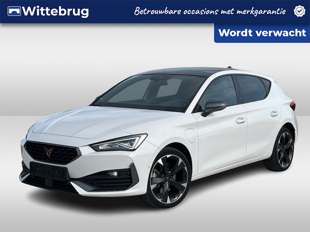 CUPRA Leon 1.4 e-Hybrid 204pk Performance DSG Automaat / Panorama schuifk dak / LM 18 inch / Digital cockpit / Camera / Navigatie / Park Assist