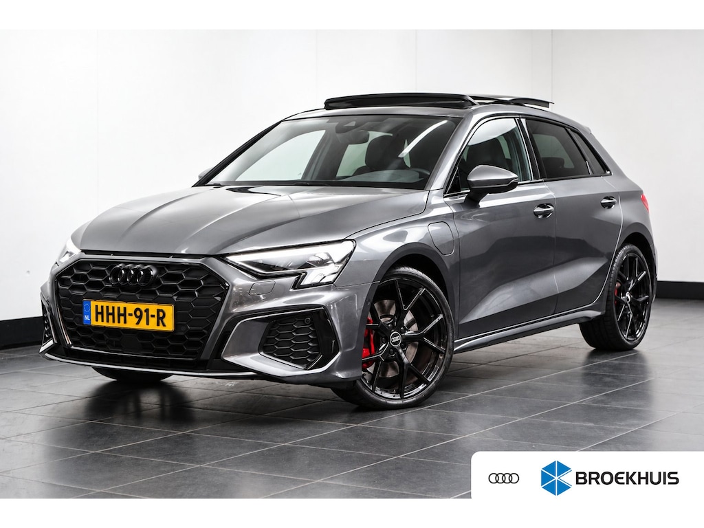 Audi A3 Sportback 45 TFSI e S edition Competition 245PK | Panorama Dak | Maxton Defuser | Camera achter | Stoelverw. voor