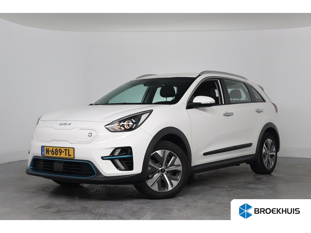 Kia Niro EV e-Niro DynamicLine 64 kWh | 1e Eigenaar! | Warmtepomp | Cruise Adaptive | Camera | Half Leder | Clima | Navi | Keyless | Parkeersensoren | Lichtmetalen Velgen