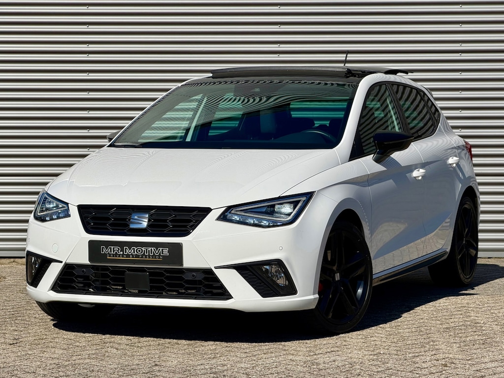 SEAT Ibiza 1.5 TSI FR Black Edition DSG | Panorama | Keyless | Navigatie | Dealer Onderhouden | 18"