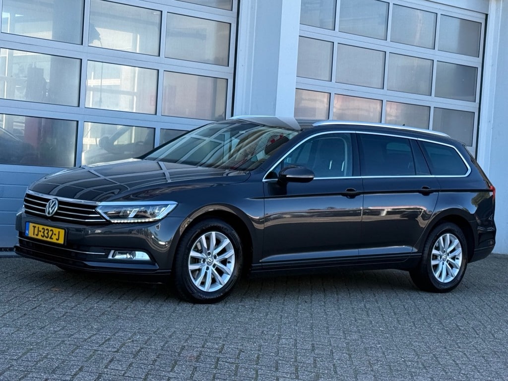 Volkswagen Passat 1.6 TDI 120PK Comfortline Aut. Navi Camera Trekhaak NW APK!