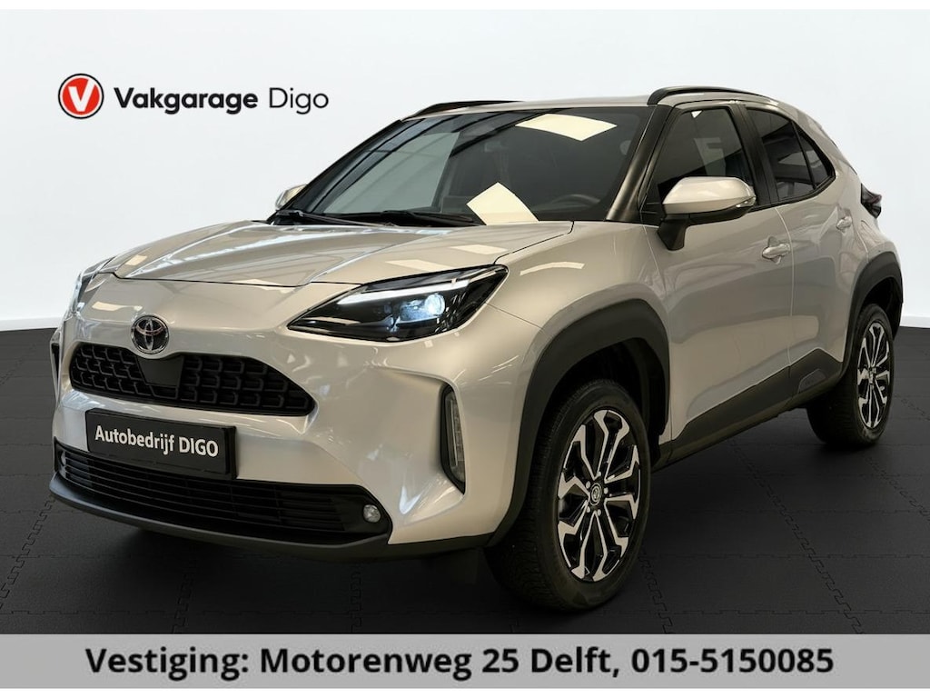 Toyota Yaris Cross 1.5 HYBRID DYNAMIC SILVERLINE GARANTIE 2035 NAVIGATIE . STUUR EN STOEL VERWARMING . ADAPTIEVE CRUICE CONTROL .