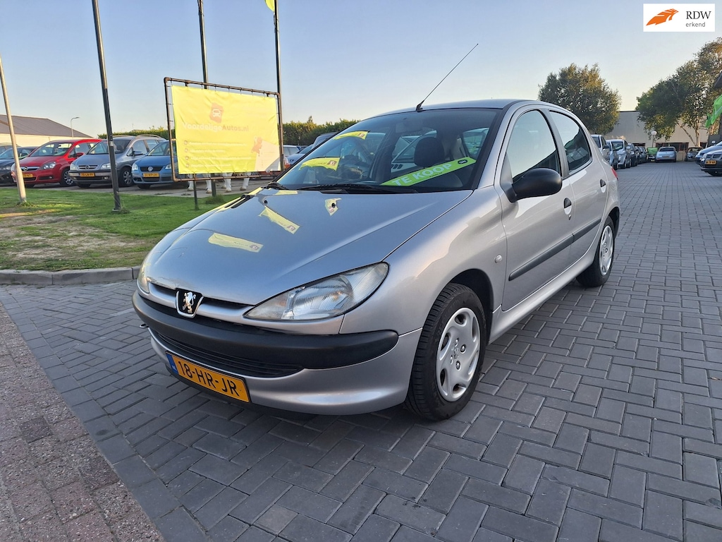 Peugeot 206 1.4 XR / Super nette auto / APK oktober 2027