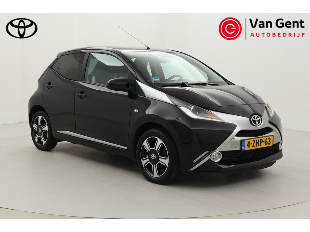Toyota Aygo 1.0 VVT-i x-clusiv | Volledige dealerhistorie | Fietsensteun | Navigatie | Keyless | Leder | Cruise Control | Clima | Camera | 15 inch | Bluetooth | Dakspoiler