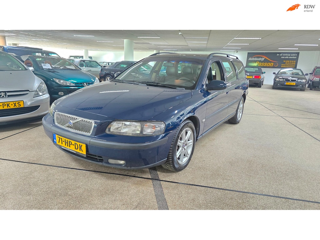 Volvo V70 2.4 Comfort Line Extreem goed onderhouden!!! 183.000dkm Nap!!! Nieuwe apk! Automaat!!Youngtimer!!