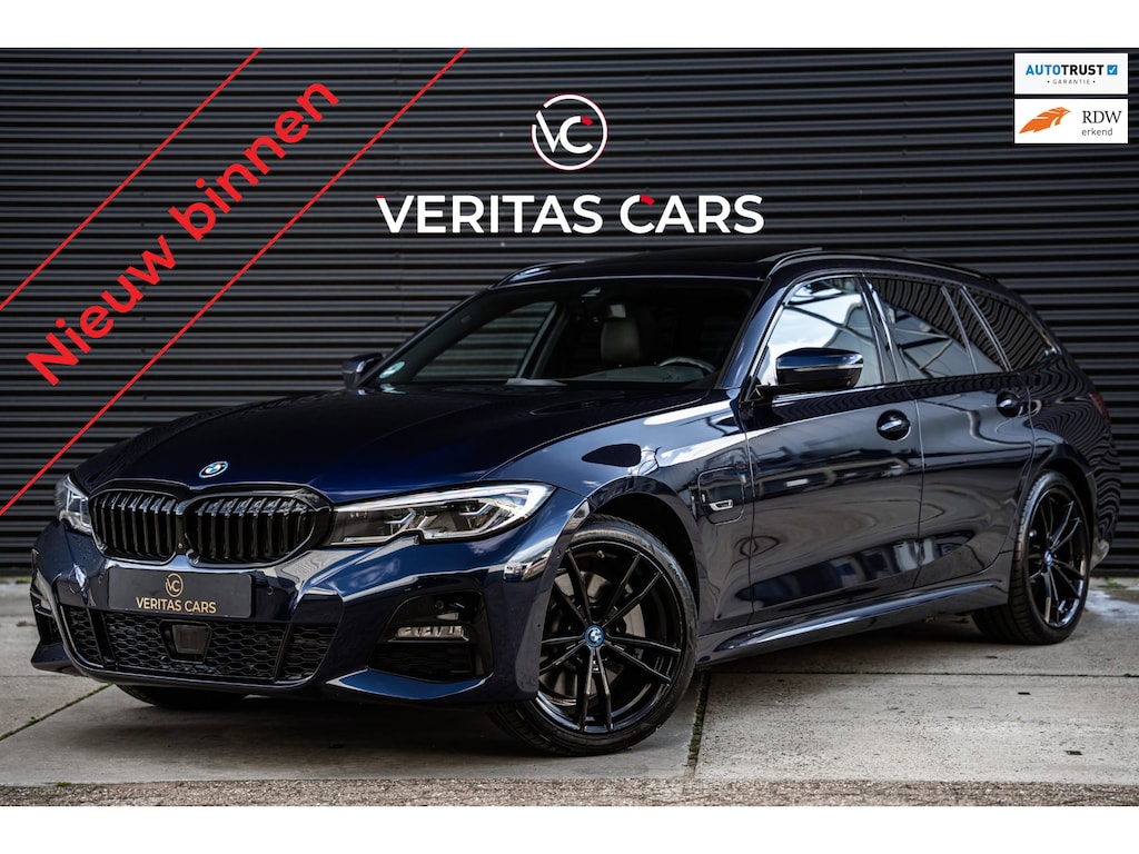 BMW 3-Serie Touring 330e xDrive M-Pakket 292PK|Pano|360°|HUD|Rijmodus|Tr.Haak|Sfeer|Keyless|Laser|Digital Key e.o.