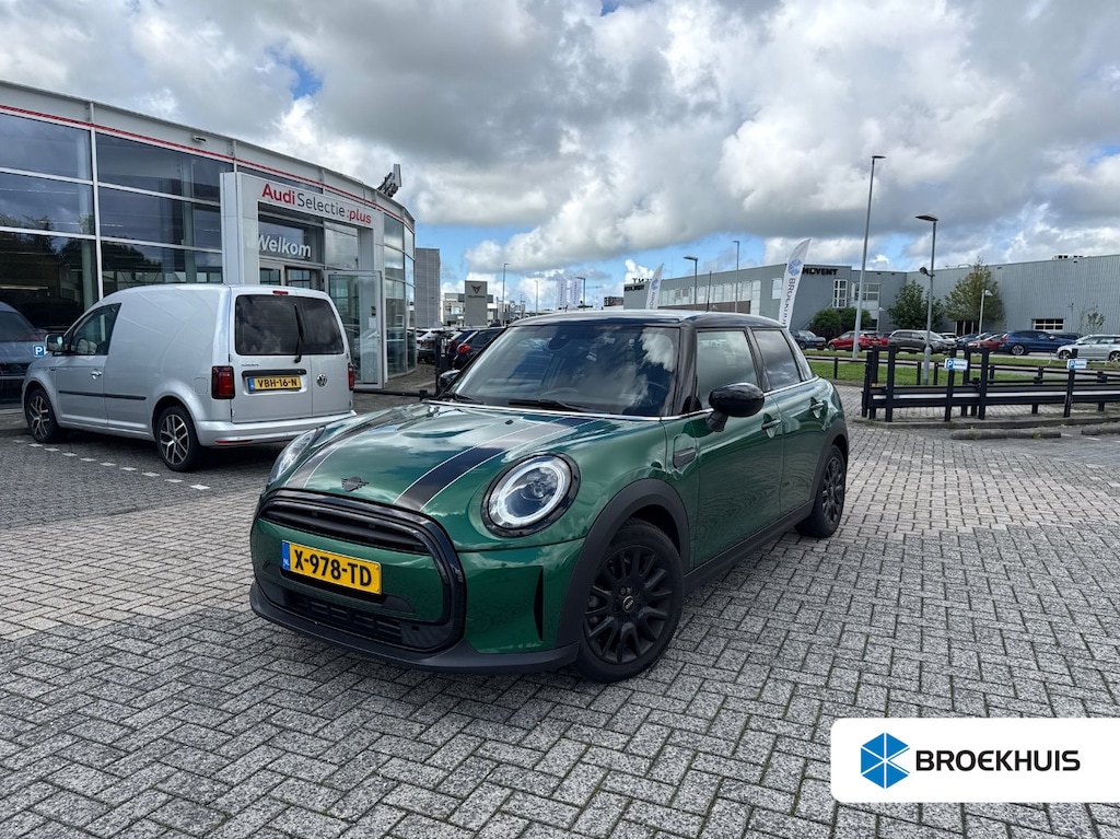 MINI Cooper 5-Deurs 1.5 Camden Edition | 16" LM Victory Spoke zwart | Airco (automatisch) | Airco (automatisch)