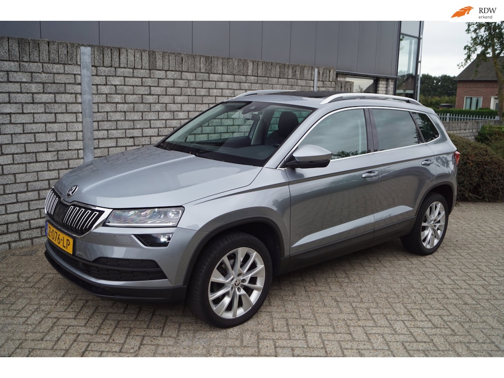Skoda Karoq 1.5 TSI ACT Style Business Autom Panodak Leder/Alcantara Navi Camera Clima Adaptieve Cruise 2x PDC LMV Trekh ENZ.