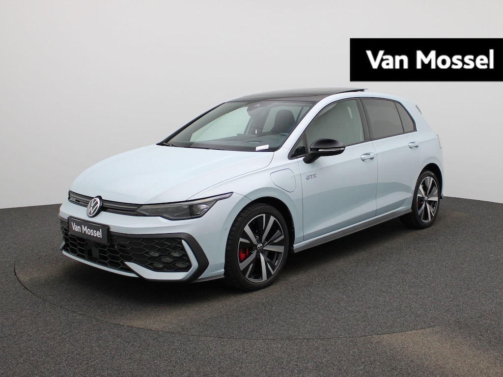 Volkswagen Golf 1.5 eHybrid GTE 272 PK | Panoramadak | Trekhaak | 18 Inch Catania Velgen | LED Matrix | Stoelverwarming | Achteruitrijcamera