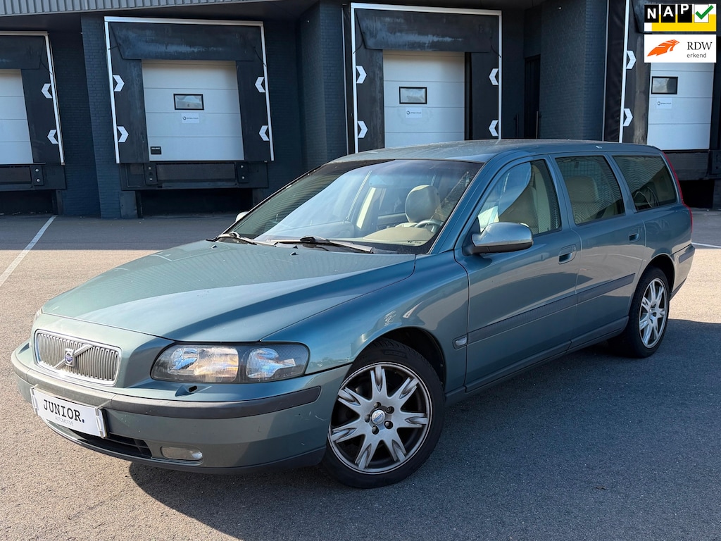 Volvo V70 2.4 Comfort Line CRUISE/APPLECARPLAY/CLIMA/CAMERA