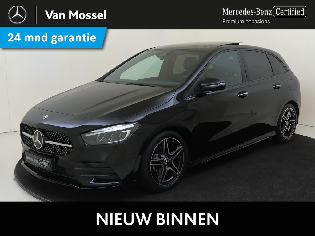 Mercedes-Benz B-klasse 180 AMG Line Panoramadak / Keyless / Nightpakket / Parkeercamera / Sfeerverlichting /