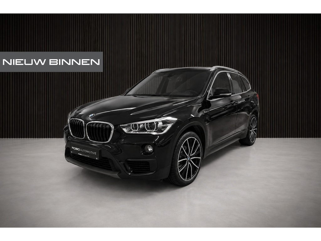 BMW X1 sDrive18i Executive Edition | Stoelverwarming | Head-Up Display | Cruise Control | Parkeersensoren | Navigatie | Keyless | LED | HIFI | Elektrische Achterklep | NAP | Automaat | Dealer Onderhouden