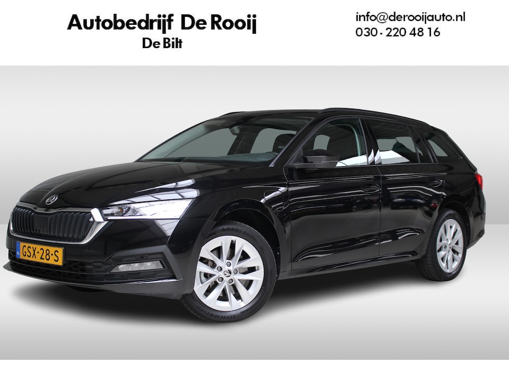 Skoda Octavia Combi 1.4 TSI iV PHEV Business Edition | Panoramadak |  Navigatie | PDC + Camera | Trekhaak