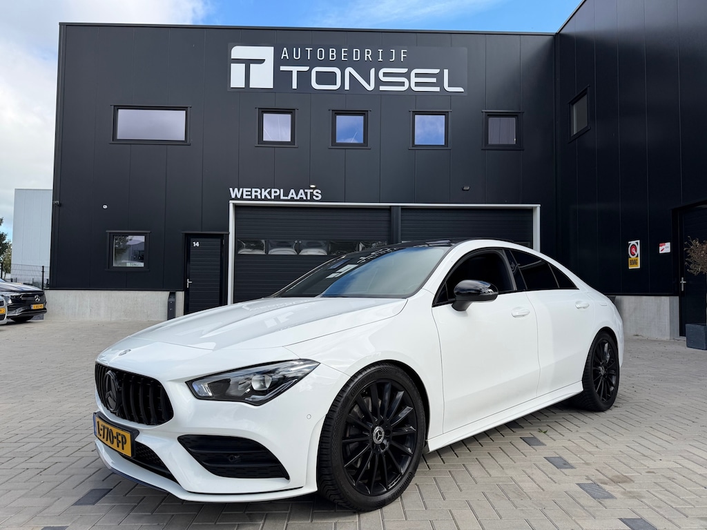 Mercedes-Benz CLA 200 AMG / Night / Panorama / Ambient / Carplay