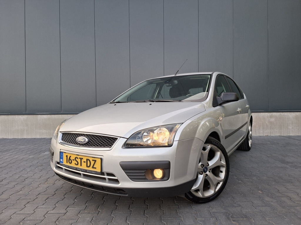 Ford Focus 1.6-16V Futura | Trekhaak | 5 deurs | Nieuwe voorbanden | NAP |