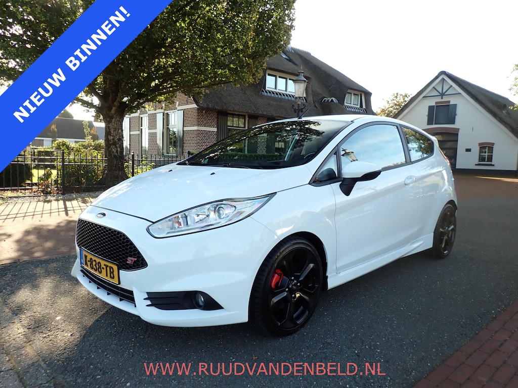 Ford Fiesta 1.6 ST2 / RECARO STOELEN / STOELVERWARMING / BLUETOOTH
