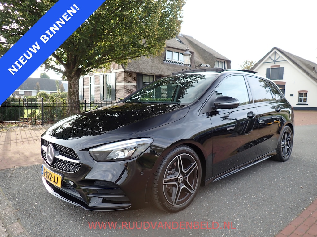 Mercedes-Benz B-klasse 180 AMG-LINE / CAMERA / CARPLAY / TREKHAAK / SCHUIF-KANTEL